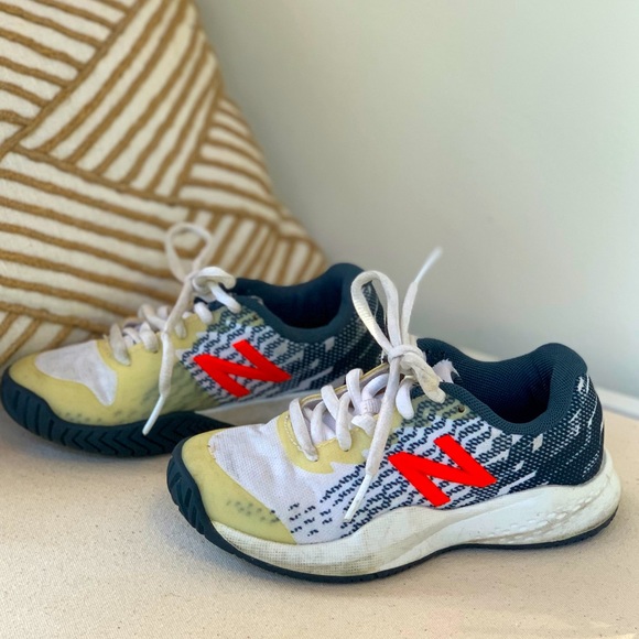 boys size 11 tennis shoes